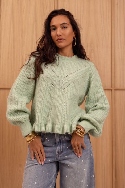 Pull turquoise à torsades avec bord festonné