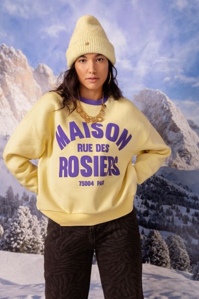 Yellow sweater "Maison rue des rosiers"