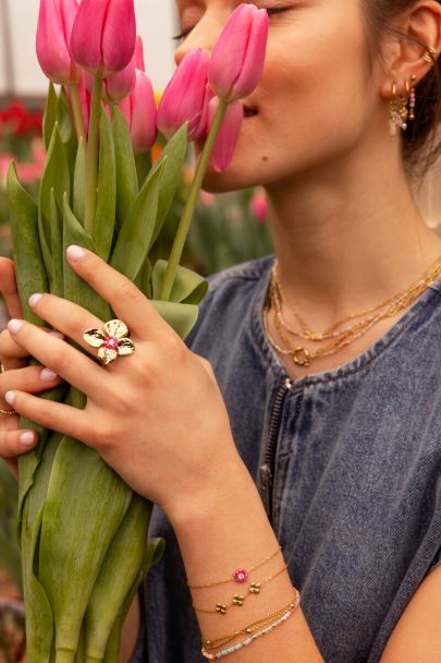 Botanical ring met bloem en roze kralen