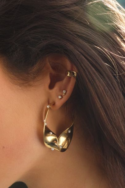 Bold ear cuff
