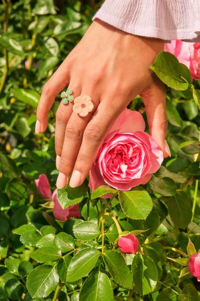 Botanical ring met lichtblauwe klaver
