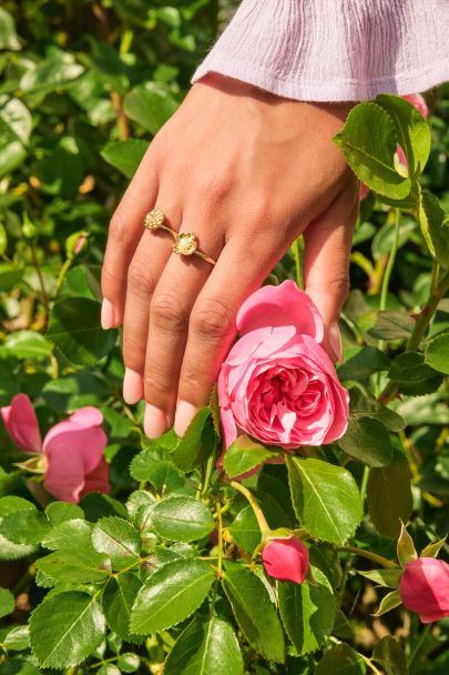 Botanical ring met bloem