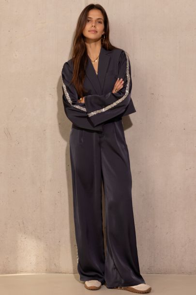 Grijze cropped blazer met satijnen mouwen & pailletten tapes