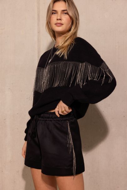 Schwarzer Pullover mit Kugelketten-Fransen
