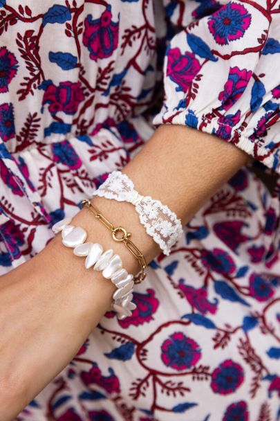 Witte armband met kant en initial