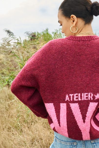 Burgundy trui met backprint "Atelier NYC"