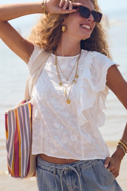 Witte kanten top met ruffles & bloemen