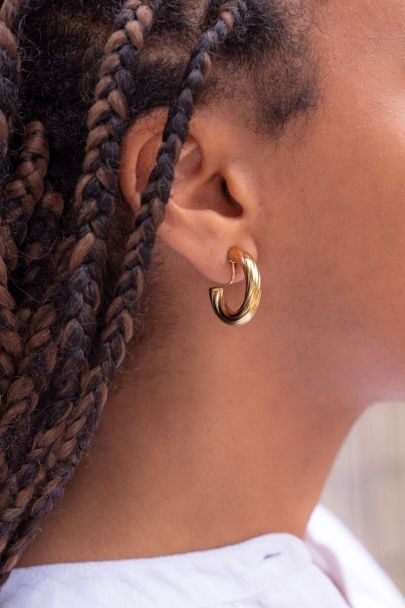 Small clip-on earrings with chunky twist