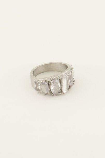 Souvenir stone ring