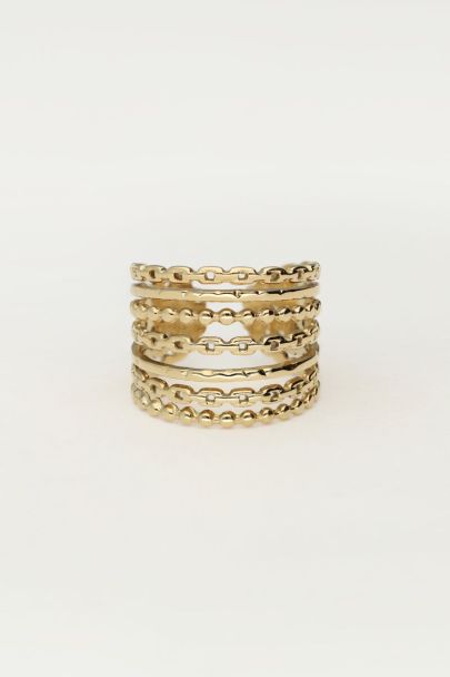 Statement necklaces ring