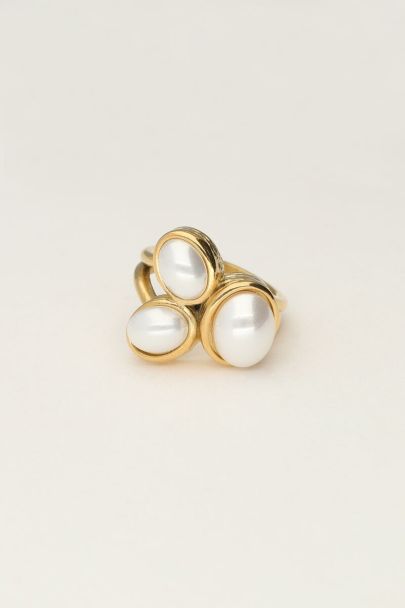 Statement-Ring mit drei Perlen 