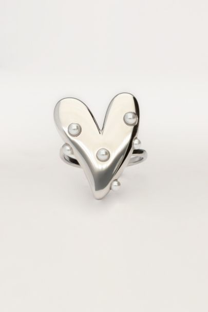 Statement ring with big heart and faux pearls