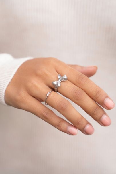 Statement ring with bow
