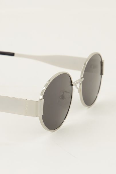The Billie silver coloured sunglasses