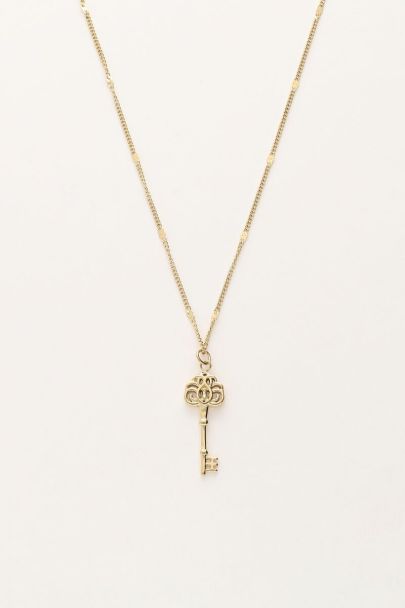 Vintage minimalistic necklace with key