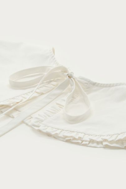 Witte popeline kraag met ruffle