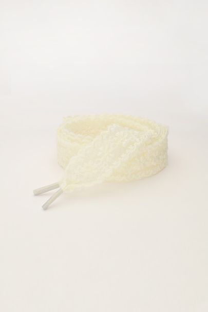 Weiße Schnürsenkel mit Spitze
