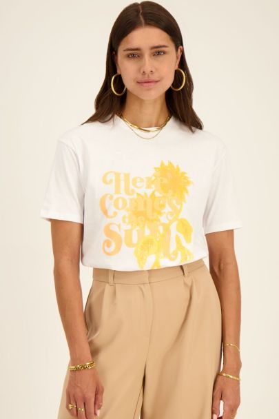 Wit T-shirt Here comes the sun geel