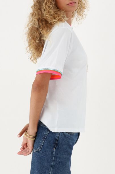 Wit T-shirt met gekleurde kraag