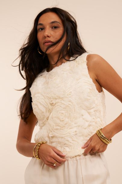 Witte top met rozen structuur