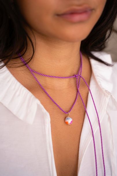 Collier cordon violet avec perle d'eau douce signe du zodiaque