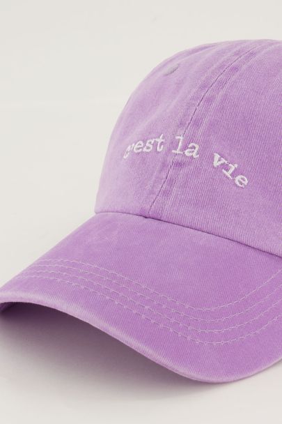 Casquette violette "C'est la vie"