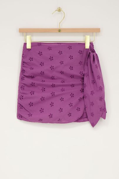 Paarse skort met bloemen embroidery