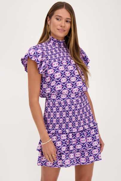 Blauwe top met roze print en smock