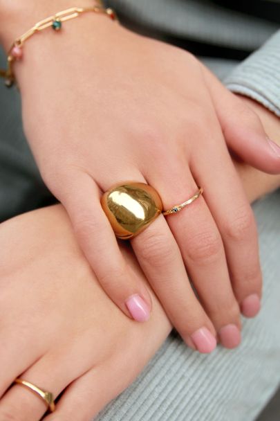 Ring met blauw steentje