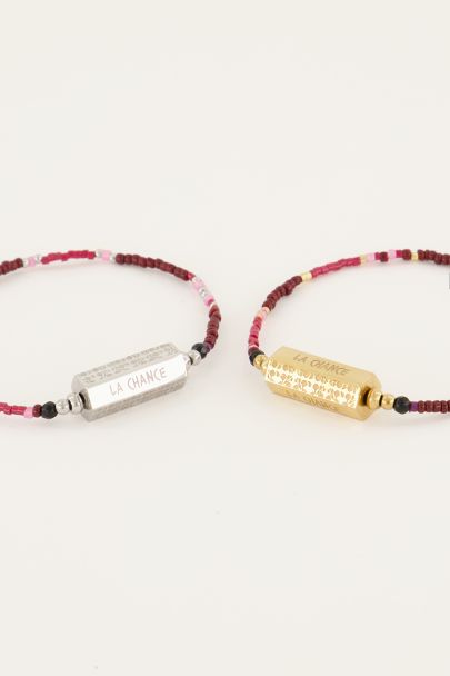 Bracelet avec perles rouges et charm