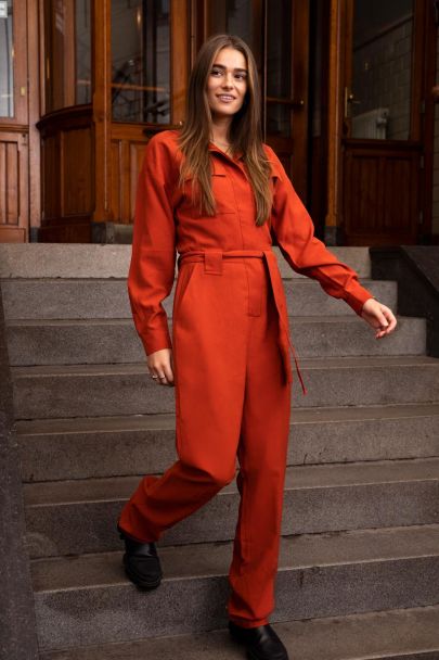 Roestrode jumpsuit met lange mouwen