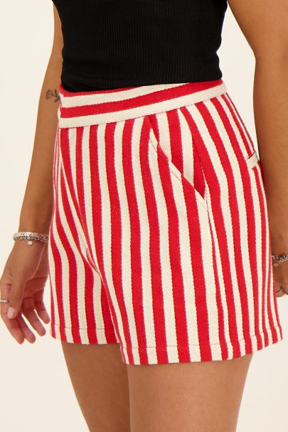 Short rayé rouge et blanc