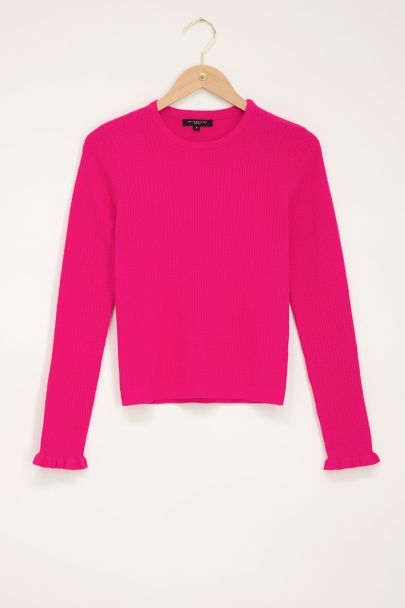 Pink sweater with ribbed structure