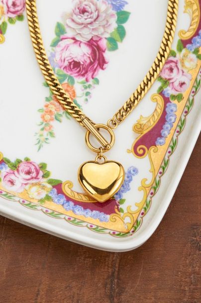 Chain necklace with heart