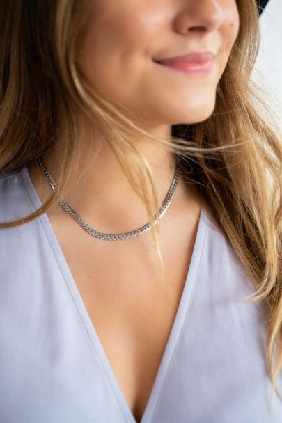 Flat link chain necklace
