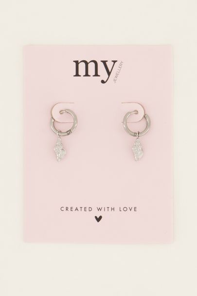 Souvenir oorringen met spiraal schelp bedel | My Jewellery