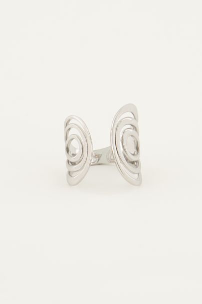 Statement ring with curves