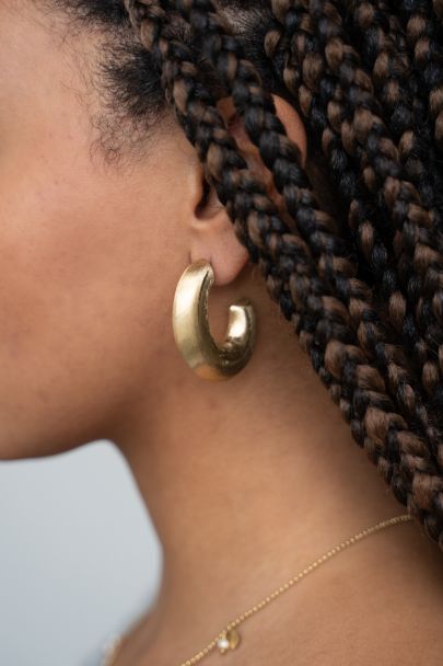 Statement oval hoop earrings matte