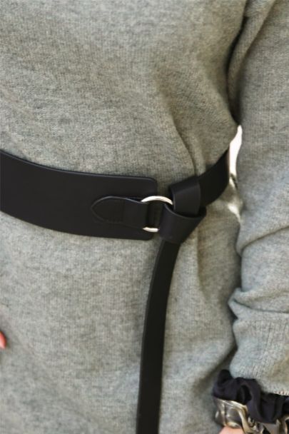 Waist belt with knot