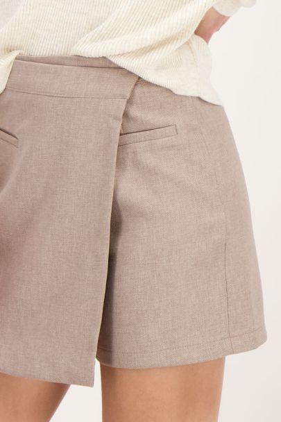 Taupe skort met overslag