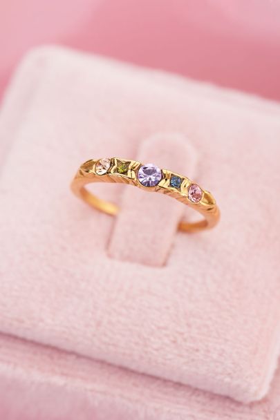 Klassischer pastellfarbener Vintage-Ring