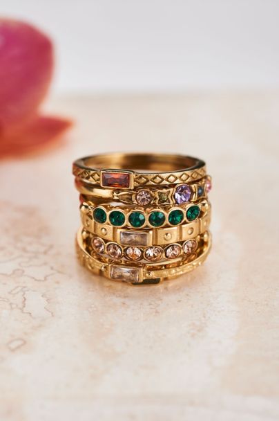 Vintage-Ring mit grünen Kristallsteinen