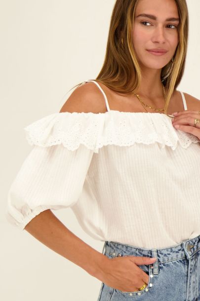 Witte off-shoulder top met embroidery