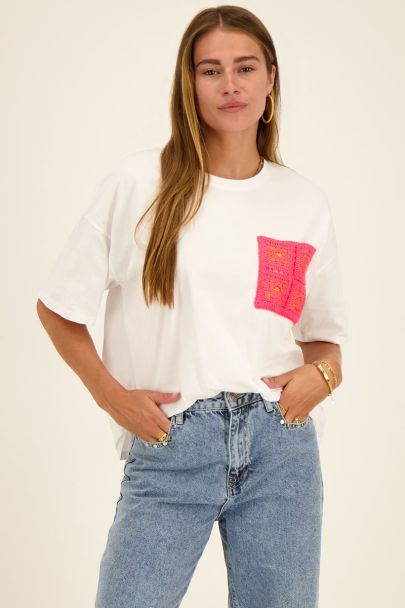 Wit T-shirt met crochet zak