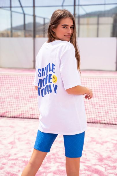 Weißes T-Shirt  "Smile more today"
