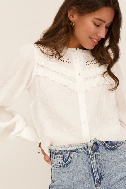 Witte blouse embroidery & ruffle