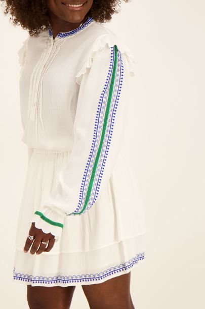 Witte rok met blauwe embroidery rand
