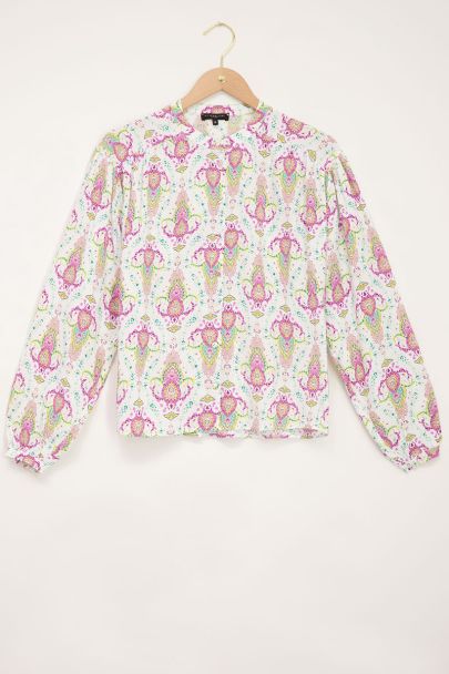 Weiße Bluse mit buntem Boho-Print