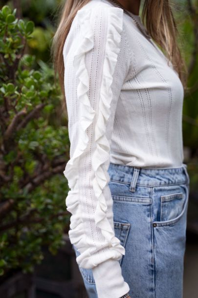 White structured ruffled top 