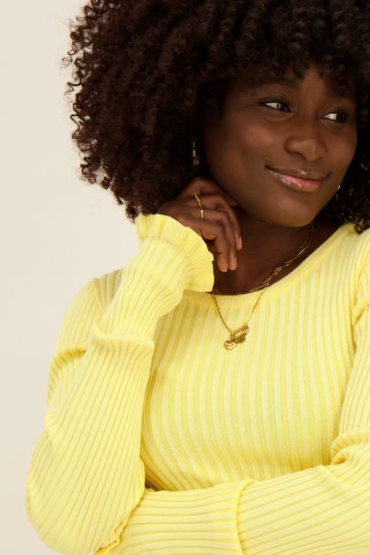 Pull jaune rayé avec manches à froufrous